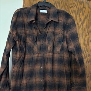 Aritzia TNA Women's Collared Long Sleeve Shirt in Brown Color (size 3)